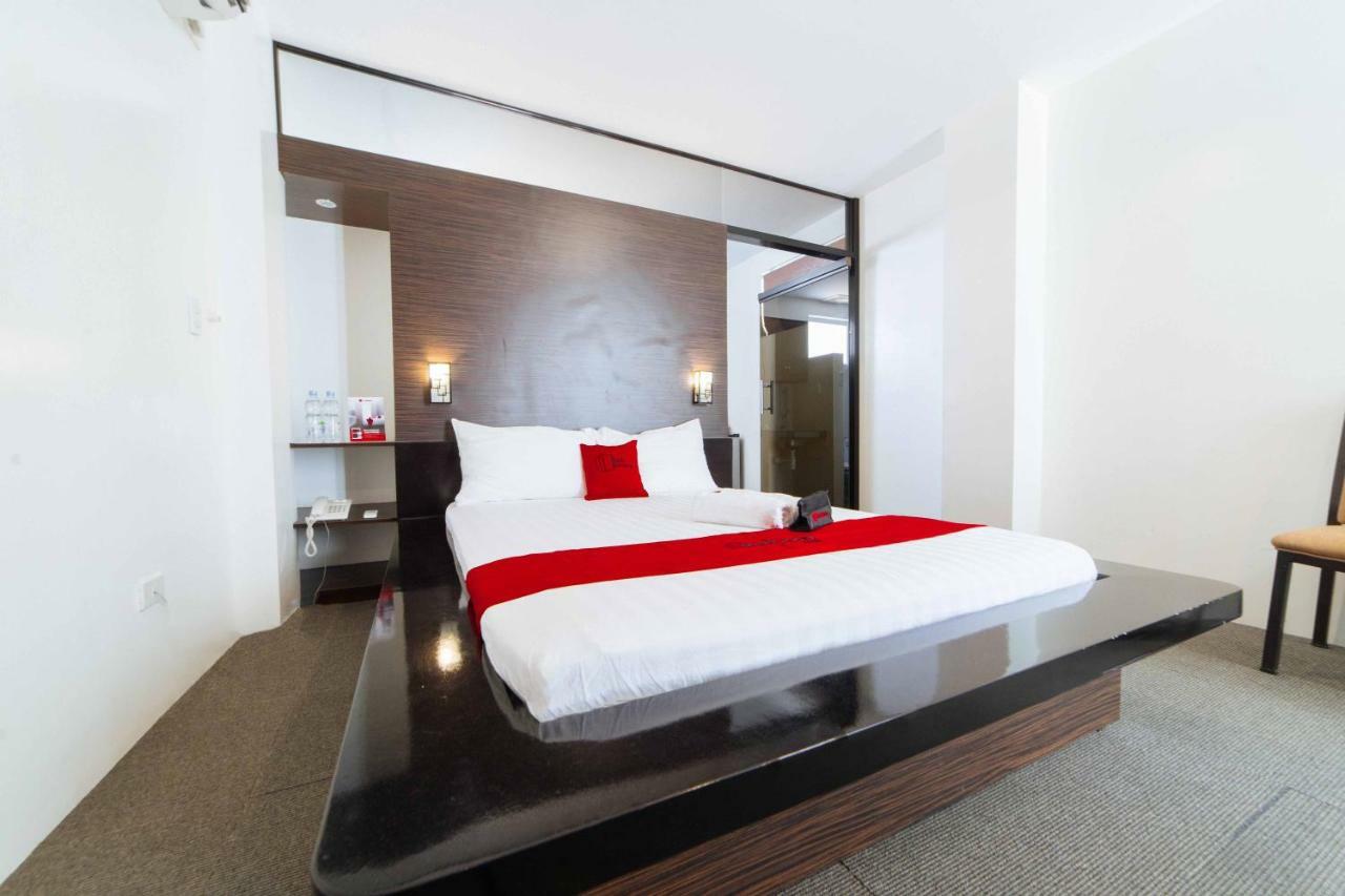 Reddoorz Premium @ Guadalupe Village Davao City Esterno foto