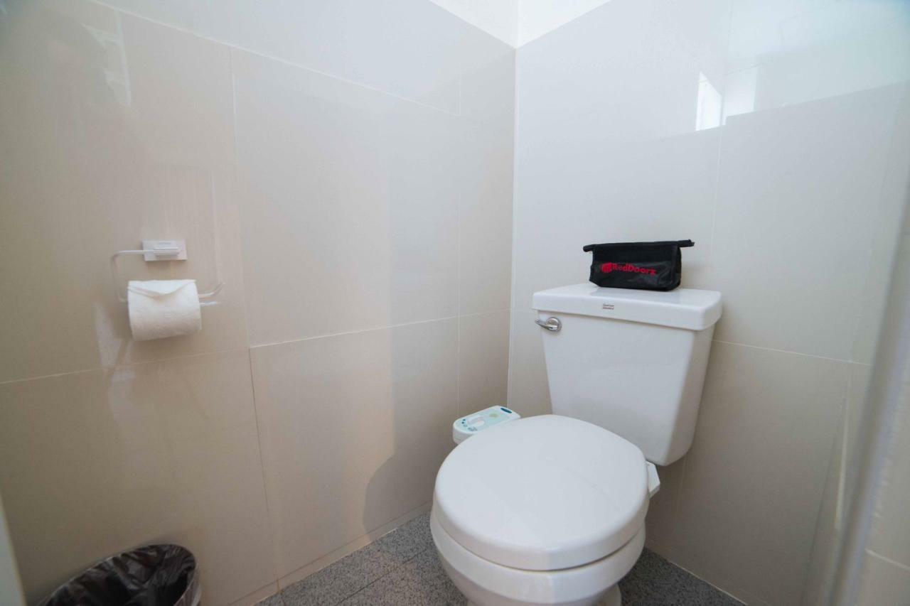 Reddoorz Premium @ Guadalupe Village Davao City Esterno foto