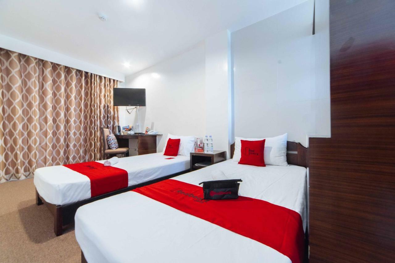 Reddoorz Premium @ Guadalupe Village Davao City Esterno foto