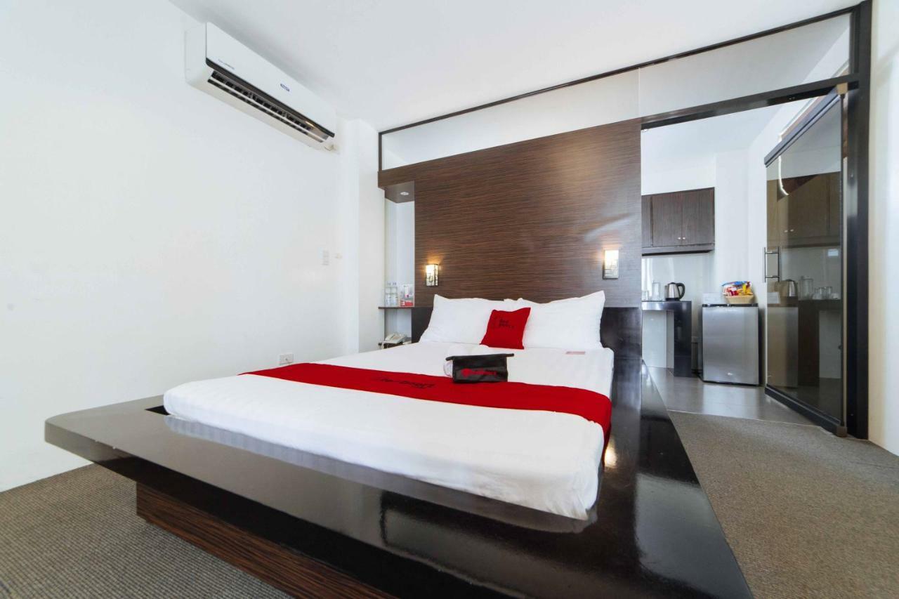 Reddoorz Premium @ Guadalupe Village Davao City Esterno foto