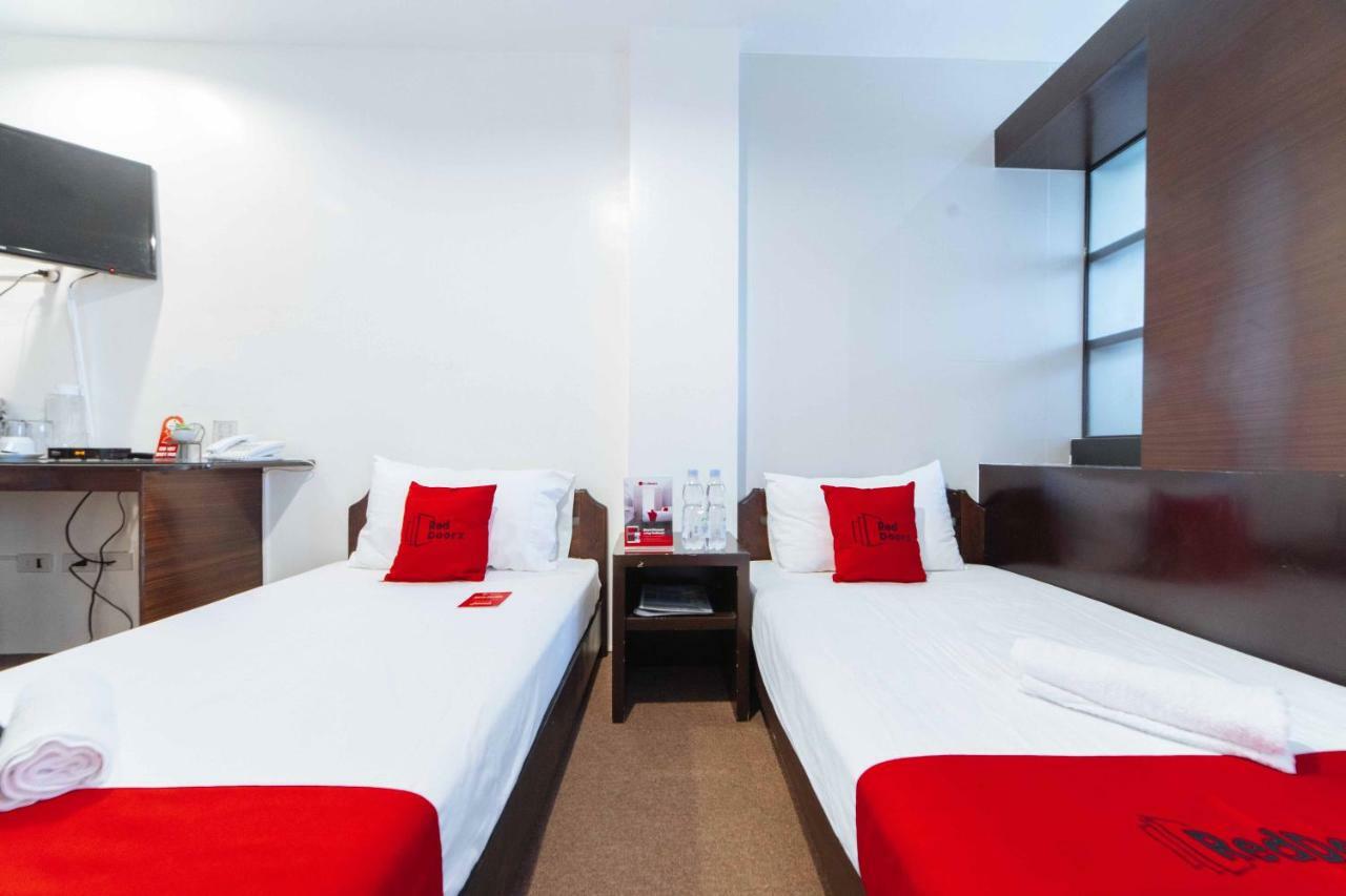 Reddoorz Premium @ Guadalupe Village Davao City Esterno foto