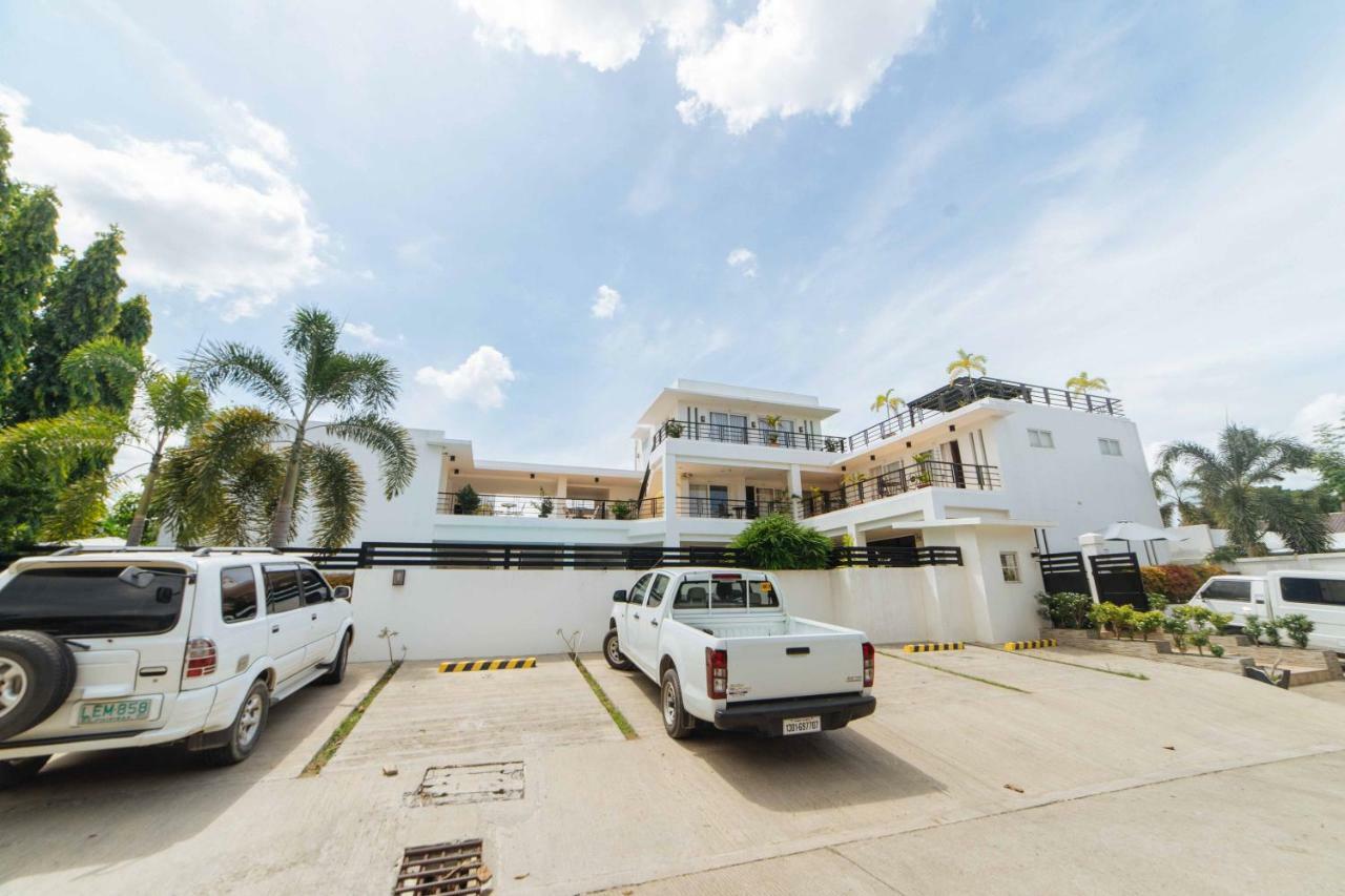 Reddoorz Premium @ Guadalupe Village Davao City Esterno foto